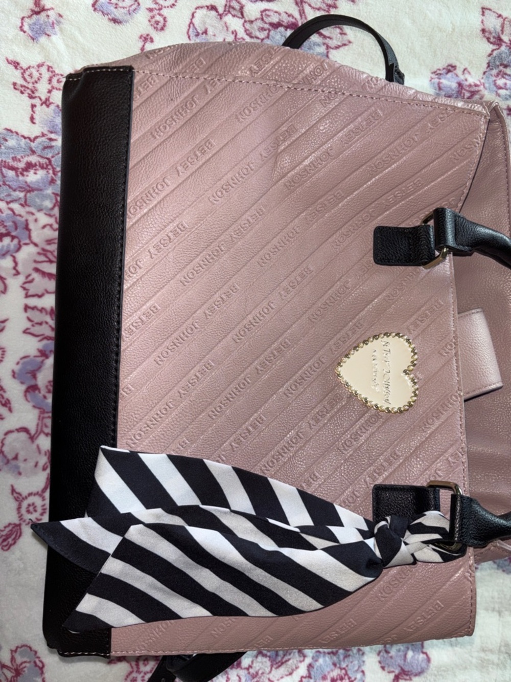 Betsey Johnson Pastel/ Floral Bag 🌸✨💖